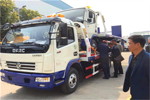 果洛汽车道路救援拖车价格